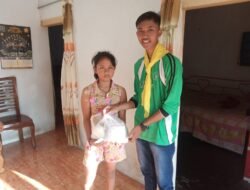 PMR Distrik 3 Jember Selatan memberikan santunan anak yatim