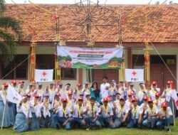 Tumbuhkan Jiwa Relawan PMR yang Berkarakter PMR Wira unit SMKN 1 Gending Laksanakan Pelantikan Atribut
