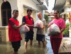 PMI Kabupaten Pasuruan berikan 300 Makanan Siap Saji untuk Masyarakat yang Terdampak Banjir di Kecamatan Gempol
