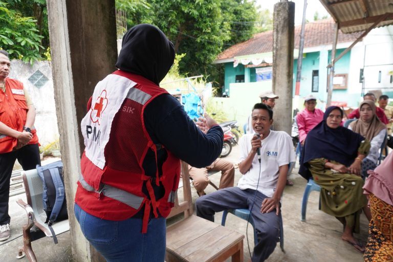 Giat Promosi Kesehatan dan Kebersihan PMI Jawa Timur Pasca Gempa Bawean