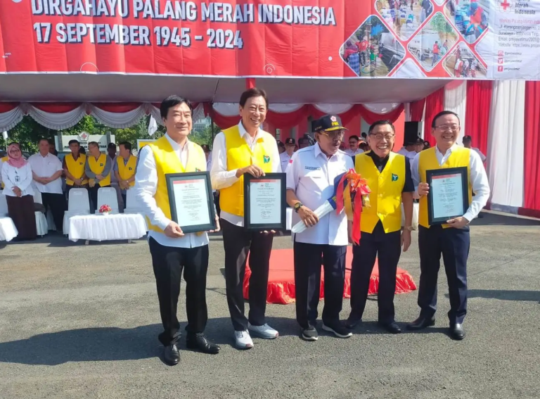 Peringatan 79 Tahun PMI, Yayasan Bhakti Persatuan Bantu Truk Tangki untuk Distribusi Air Bersih