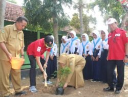 Memeriahkan HUT PMI ke 79 PMI Bondowoso Gelar Apel, Bakti Sosial, Donor Darah, Penanaman Pohon dan Distribusi Air Bersih