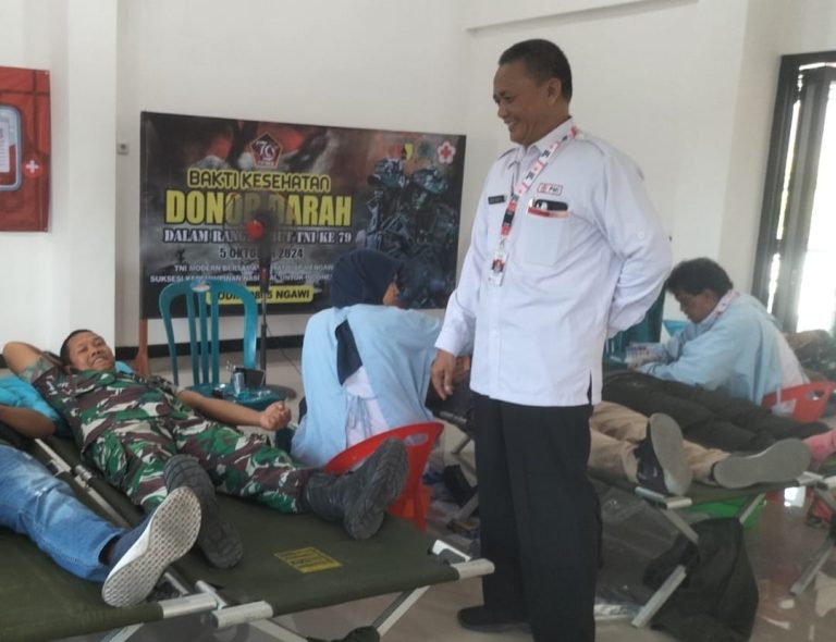 Peringati Hari TNI Ke 79/2024,  Anggota Kodim 0805 Ngawi Lakukan Donor Darah