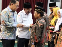Didampingi H. Imam Utomo, Pj. Gubernur Adhy Karyono Serahkan Penghargaan Dan Lencana Bagi 590 Orang Pendonor Darah Sukarela 75 Kali