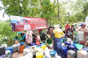 Kecamatan Winongan Terima Bantuan Air Bersih dan Tandon air dari PMI Kabupaten Pasuruan 3