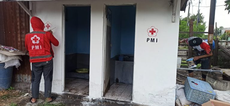 10 Jamban didirikan PMI Kab. Sidoarjo