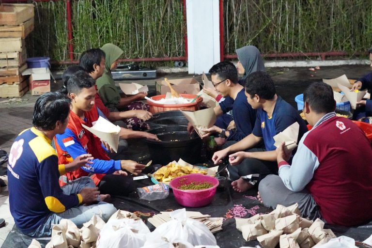 PMI Kabupaten Pasuruan Buka Layanan Dapur Umum untuk Masyarakat yang Terdampak Banjir