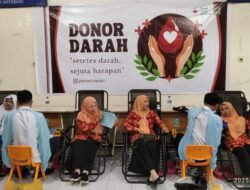 Guru Dan Siswa SMAN Pakusari Kompak Donorkan Darah