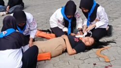 Kenalkan PMR Madya SMPN 9 Jember, Melalui Simulasi Pertolongan Pertama