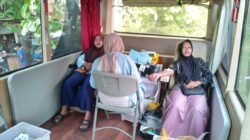 Semangat Emak-Emak Antusias Donor Darah