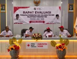 Ketua PMI Jawa Timur H. Imam,S Utomo hadir dalan rapat evaluasi persiapan peringatan Hari Relawan PMI dan Pelantikan Pengurus PMI Provinsi Jawa Timur, di Markas PMI Kab. Ngawi.