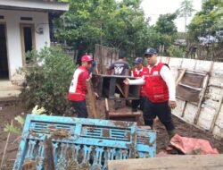 Tim Relawan PMI Situbondo Terlibat Menanggulangi Bencana Banjir