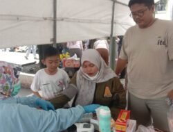 Momen Inspiratif!! Pasutri Kompak Donor Darah di Resepsi Satu Abad NU Alun-Alun Jember
